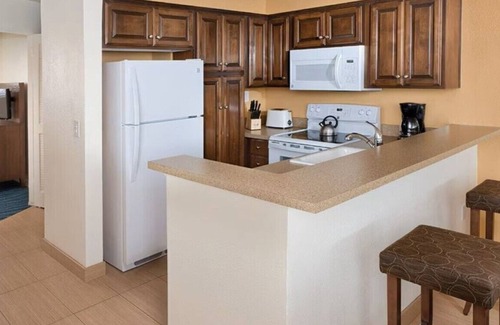Pismo Beach Resort | Charming resort in superb Pismo Beach short walk to pier with WiFi, fitness room
