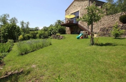Ceaux-d'Allegre Cottage | Charming Restored Barn with Modern Comfort, Garden & WiFi in Tranquil Setting