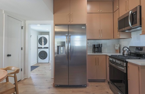 Broken Arrow Cottage | Charming Restored Craftsman-Walk to Dining-Shops- in Rose District