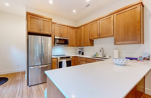 Rollingbay House | Charming Retreat for Two w/Great Views, Near Golf & Beach, Wifi, Close to Town