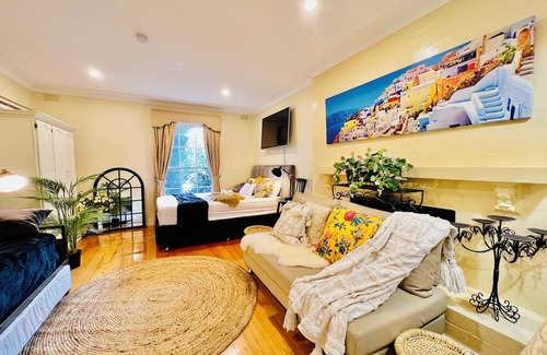 Wantirna South Apartment | Charming Retreat With a Serene Garden