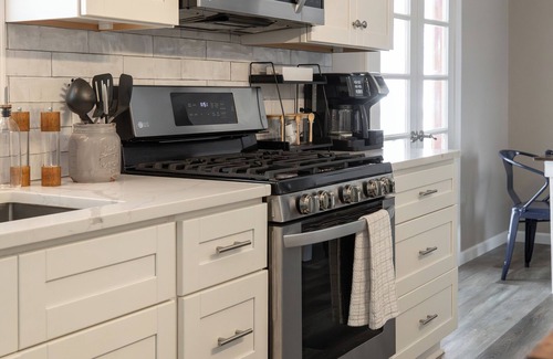 Wayzata House | Charming Retreat close to Wayzata Downtown - The Gilded Loon