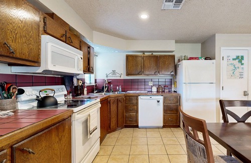 Longtown House | Charming retreat house with cozy living spaces, jetted tub, and Pet-friendly