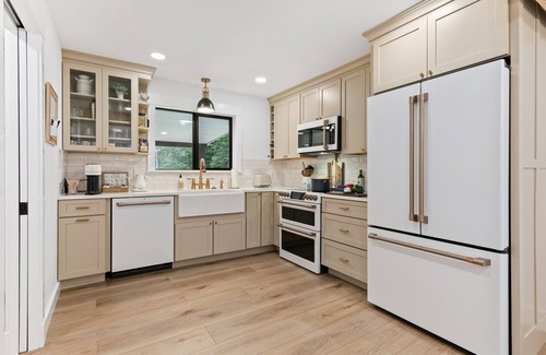 Bonners Ferry Cottage | Charming River Cottage w/AC, Deluxe HotTub,WiFi in Bonners Ferry on the Border!
