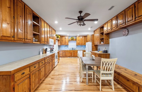 Hartford House | Charming River House, escape from the hustle and bustle of everyday life.