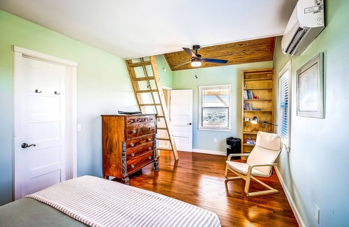 Spicewood House | Charming, river view home with a furnished deck, central AC, & full kitchen