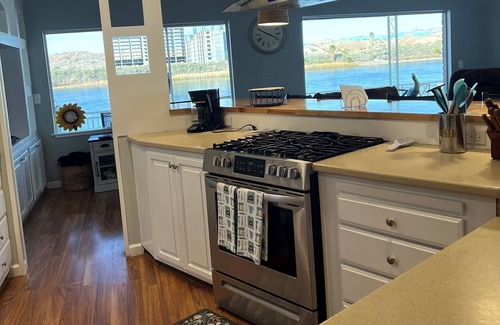 Bullhead City House | Charming Riverfront Vacation Getaway with Private Dock, Sleeps 12.