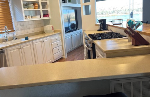 Bullhead City House | Charming Riverfront Vacation Getaway with Private Dock, Sleeps 12.