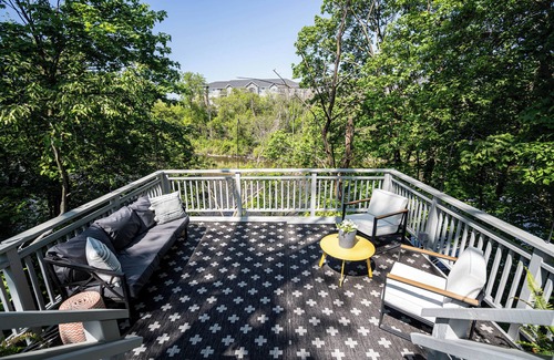 Milwaukee House | Charming Riverfront Home l 4 BR l King Beds I Free Parking I Outdoor Haven