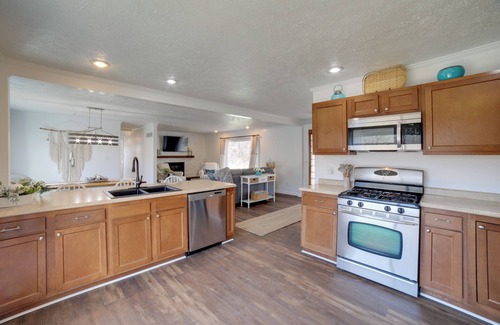 Norway House | Charming Riverfront Retreat in Monticello!