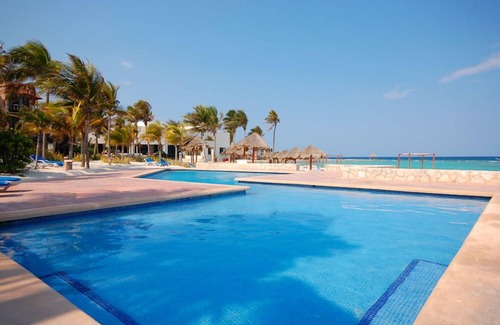 Akumal Cabin | Charming, romantic beachfront studio with a king bed, AC and maid service.