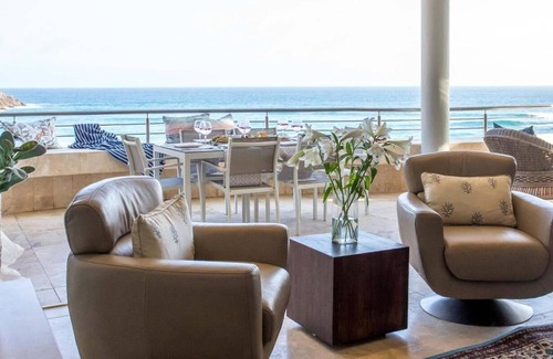 Herolds Bay House | Charming room in a Seafront Villa with its own kitchen and lounge