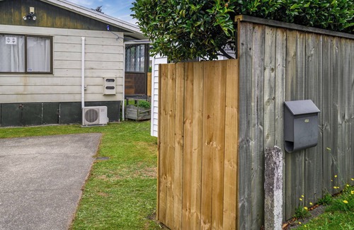 Springfield Cabin | Charming Rotorua Cabin Relaxation Amidst Stunning Landscapes!