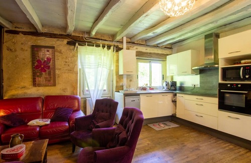 Sainte-Mondane Cottage | Charming Rural Home with Fireplace, WiFi, and Garden Near Dordogne River