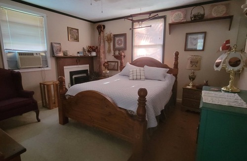 Gordonsville Other | Charming Rustic 2-bedroom farmhouse with WiFi, AC on pristine Plunkett Creek Rd