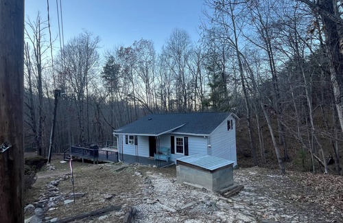 Stokes House | Charming & rustic 4-bedroom house minutes from Hanging Rock State Park