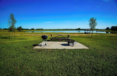 Plantersville Cabin | Charming Rustic Cabin w/Lake view and Country Hills - Family Farms - Cabin 7