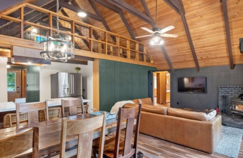 Packwood Cabin | Charming, rustic cabin on the golf course