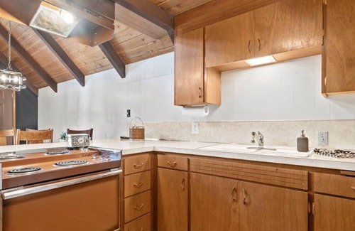 Packwood Cabin | Charming, rustic cabin on the golf course