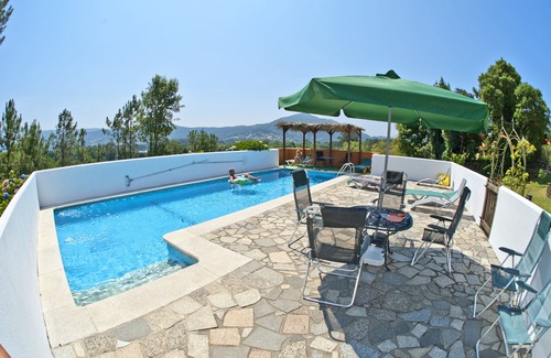 O Rosal Ski Chalet | Charming Rustic Lodge with Pool and Lovely views. Walk to Tapas Bar and Beach.