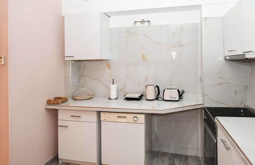 Mitilinii Apartment | Charming Samos Escape with Jacuzzi and Private Balcony
