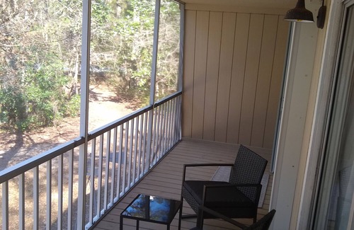 Fort White Cottage | Charming Santa Fe River Cottage - 10-15 min from 3 of FLA's most popular springs