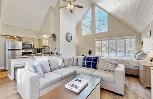 Sapphire Apartment | Charming Sapphire, NC Condo: Cozy, Dog-Friendly, Pool, Golf Course, & More