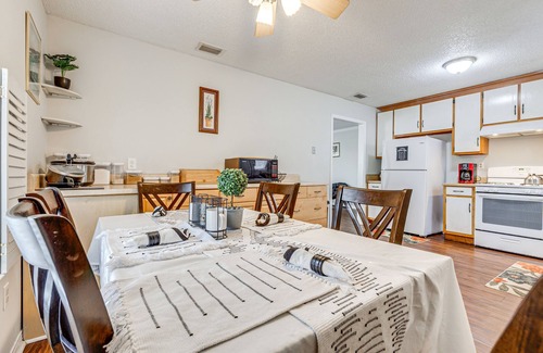 Satsuma House | Charming Satsuma Home ~ 14 Mi to Mobile!