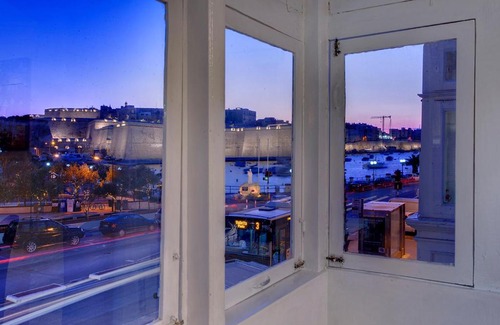 Kalkara Apartment | Charming Seafront House In Kalkara