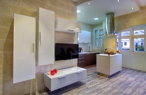Kalkara Apartment | Charming Seafront House In Kalkara