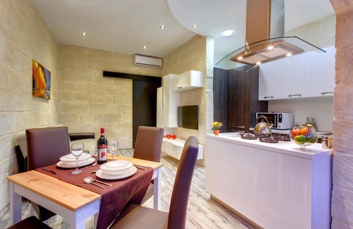 Kalkara Apartment | Charming Seafront House In Kalkara