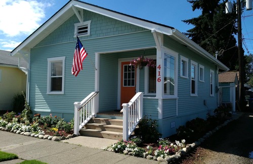 Port Angeles Cottage | Charming Seashell Cottage – Cozy, Stylish & Close to Everything!