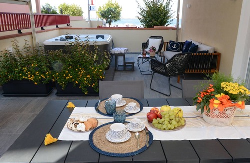 Alghero Apartment | Charming seaside apartment with jacuzzi