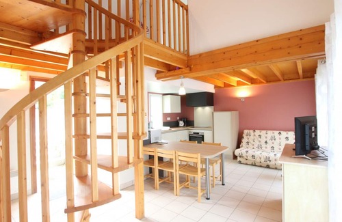 Biville Cottage | Charming Seaside Cottage: 3 BR, Terrace, Wi-Fi, Pet-Friendly, Near Dunes & Hiking in La Hague