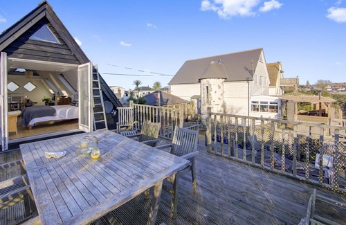 Whitstable House | Charming self-drive holiday Let close to the sportsman in Whitstable