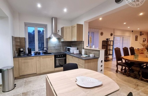 Hasnon Cottage | Charming semi-detached house with garden, near forest, pets allowed, parking & WiFi