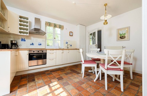 Trent House | Charming semi-detached house in Trent on Rügen - Landhaus Trent Haushälfte Udars