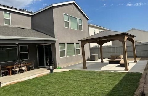 Visalia House | Charming Sequoia Vista - Beautiful brand new house , just 25 min to Sequoia NP
