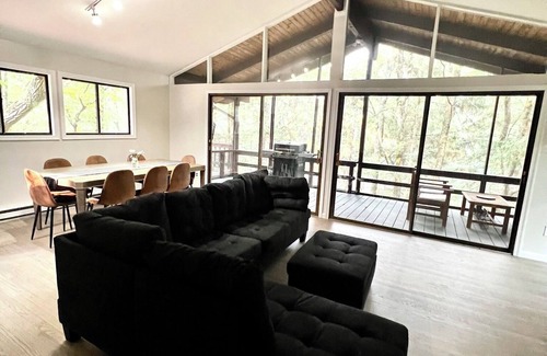 Hawley House | Charming short-term rental for a getaway in Hamlock Farms, PA.