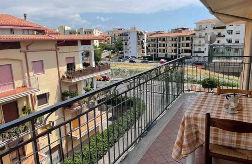 Diamante House | Charming Single Room with Balcony in the Heart of Diamante