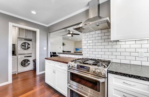 Millbrae House | Charming Sky Cove: SFO Haven
