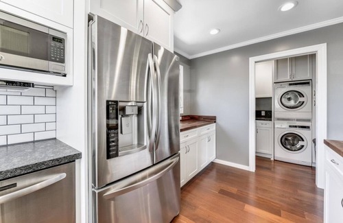 Millbrae House | Charming Sky Cove: SFO Haven