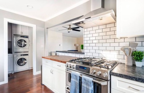 Millbrae House | Charming Sky Cove: SFO Haven