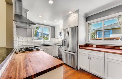 Millbrae House | Charming Sky Cove: SFO Haven