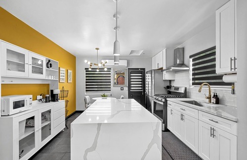 National City House | Charming Smart 2-bedroom house with Hottub, WiFi & EV Charger in sunny San Diego