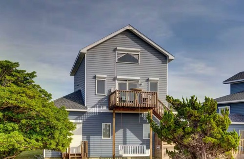 Hatteras Island House | Charming Sound-front Captains Quarters in Frisco