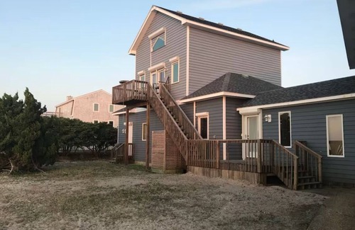 Hatteras Island House | Charming Sound-front Captains Quarters in Frisco