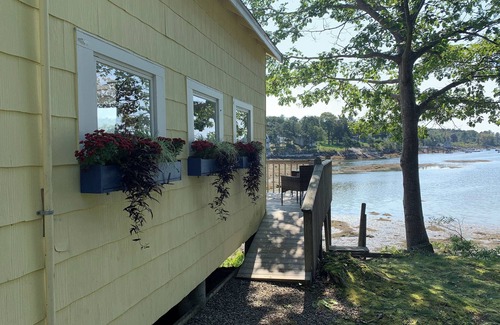 West Southport Cottage | Charming Southport Island Cottage on Cozy Harbor with Sunny Deck - Sleeps 6!
