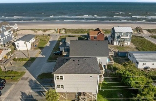North Topsail Beach House | Charming & Spacious Home – Ocean Views, Family-Friendly, and Steps to the Beach