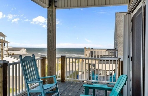 North Topsail Beach House | Charming & Spacious Home – Ocean Views, Family-Friendly, and Steps to the Beach